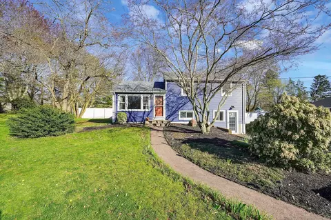 29 Farmstead Dr, South Windsor, CT 06074