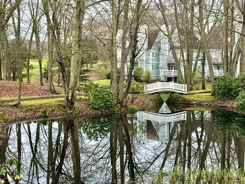 424 Old Pond Ln #424, Norwich, CT 06360