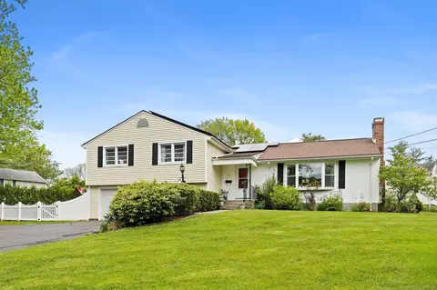 22 Vardon Rd, West Hartford, CT 06117