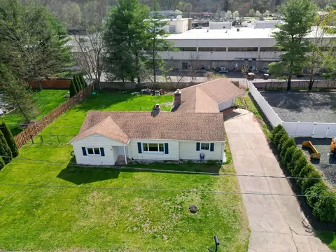 6 Oak Rd, Cromwell, CT 06416