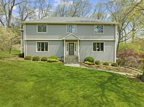 46 Wedgewood Rd, Trumbull, CT 06611