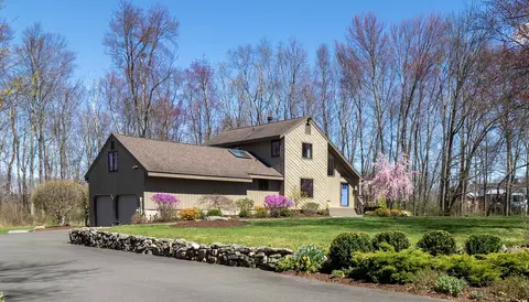 40 Canterbury Ln, Ridgefield, CT 06877