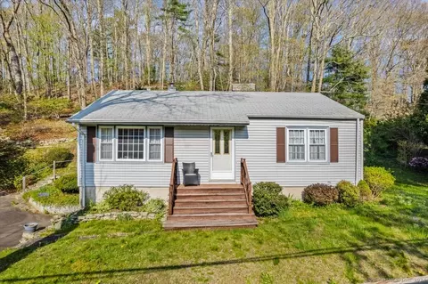 101 E Pattagansett Rd, East Lyme, CT 06357