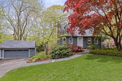 14 W Hills Rd, Essex, CT 06442