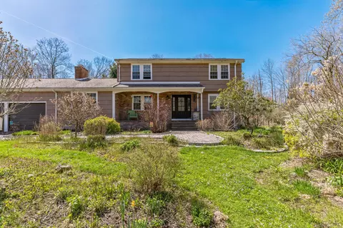 385 Hillfield Rd, Hamden, CT 06518