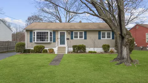 61 Ida Ln, West Haven, CT 06516
