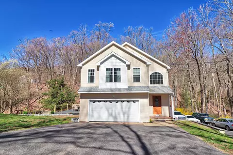 102 Seth Den Rd, Oxford, CT 06478