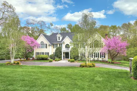9 Aspetuck Gln, Weston, CT 06883