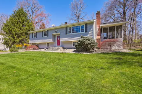 16 Hearthstone Dr, Bethel, CT 06801
