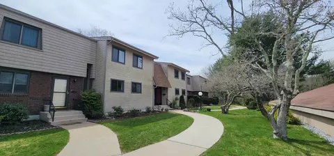 91 Riverview Rd #5D, Niantic, CT 06357
