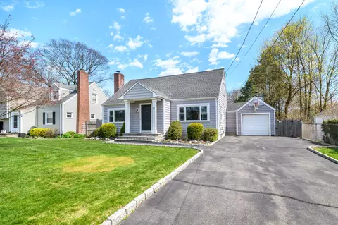 13 Kane Ave, Stamford, CT 06905