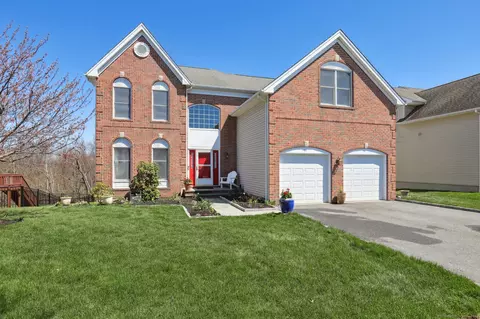 17 Lilac Ln, Danbury, CT 06810