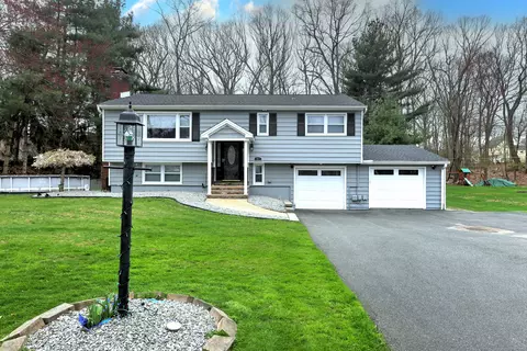 51 Stendahl Dr, Shelton, CT 06484