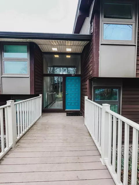 93 Country Squire Dr #F, Cromwell, CT 06416