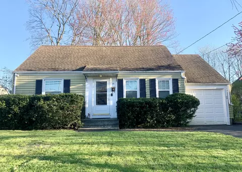 30 Gilbert Ave, Hamden, CT 06514