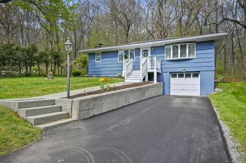 76 Farview Dr, Cheshire, CT 06410