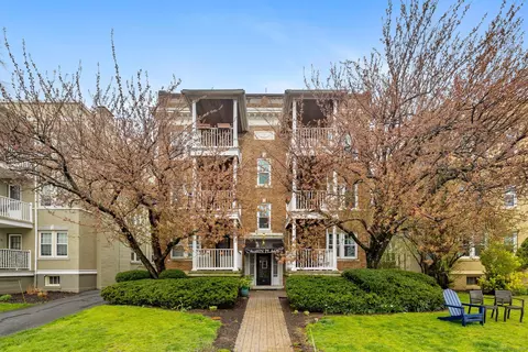 36 Robin Rd #203, West Hartford, CT 06119
