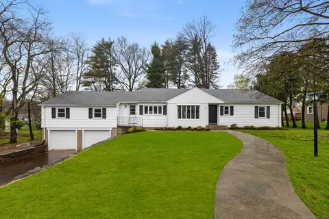 68 Iroquois Rd, West Hartford, CT 06117