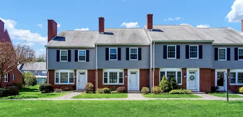 2 Barrington Dr #B, Wethersfield, CT 06109