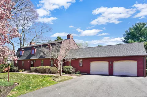 635 N Elm St, Wallingford, CT 06492