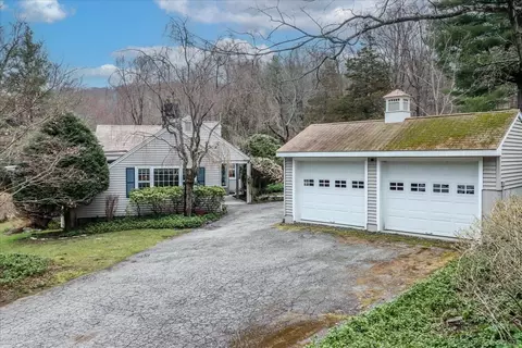 4 Peck Ln, Bethel, CT 06801