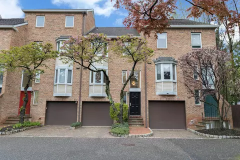 164 Forest St #164, Stamford, CT 06901