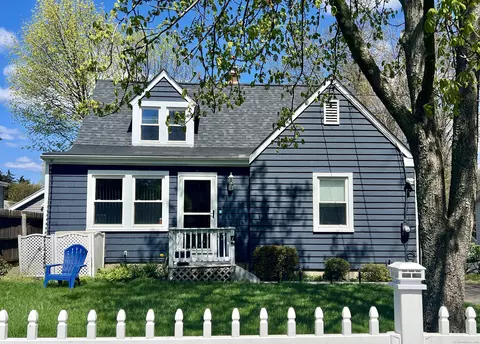 4 Nutmeg Pl, Norwalk, CT 06850