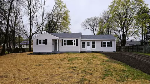 61 Charles St, Meriden, CT 06451