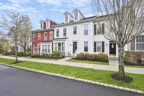 18 Brinscall Ct #18, Danbury, CT 06810