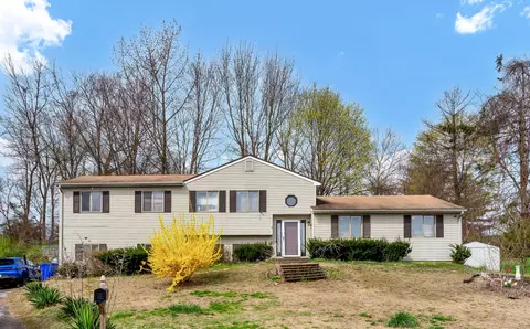 11 Evan Ln, Bloomfield, CT 06002