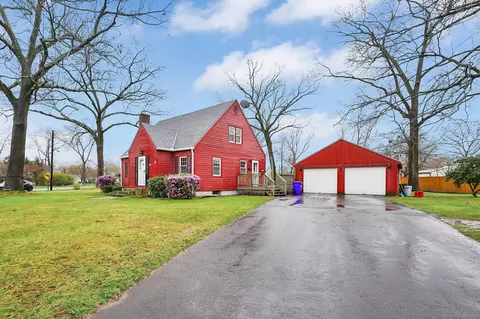 459 Elm St, Windsor Locks, CT 06096