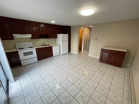 241 Judith Ln #1, Waterbury, CT 06704