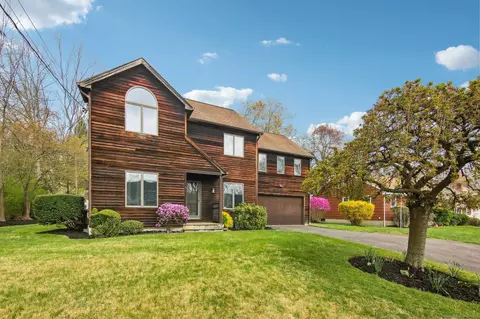 26 Starlight Dr, Norwalk, CT 06851