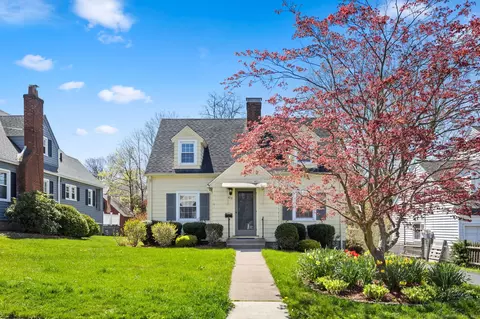 105 Fennbrook Rd, West Hartford, CT 06119