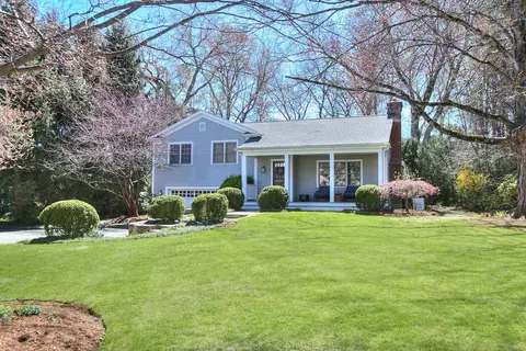 6 Elizabeth Dr, Westport, CT 06880