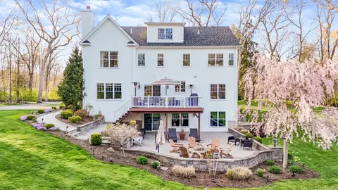 61 Old Rock Ln, Norwalk, CT 06850
