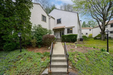 109 Fiddler Green Rd #D, Stratford, CT 06614