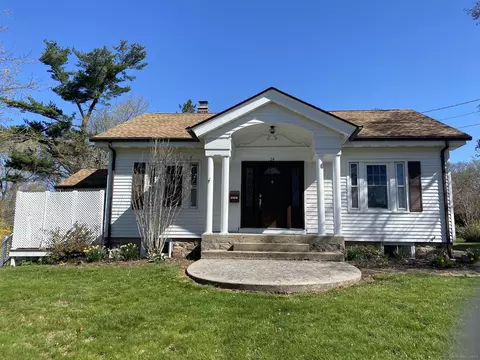 24 Chapman St, Groton, CT 06340