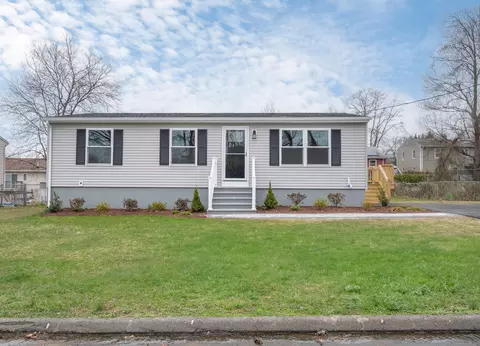 51 Ellsworth St, West Haven, CT 06516