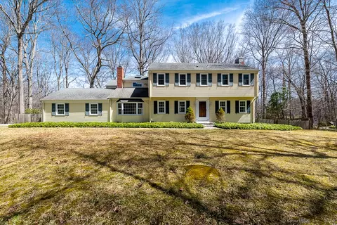 60 Colonial Rd, Madison, CT 06443