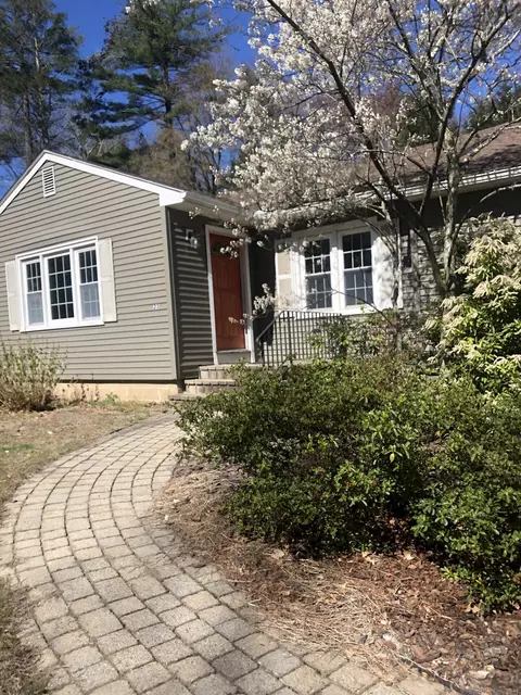 23 Wolcott Rd, Simsbury, CT 06070