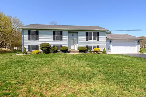 2 Longo Ln, Northford, CT 06472