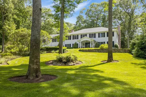 47 Saint George Ln, New Canaan, CT 06840