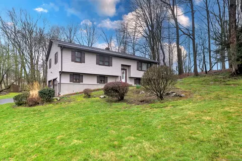 6 Briarwood Dr, Beacon Falls, CT 06403