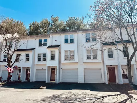 380 Hitchcock Rd #156, Waterbury, CT 06705