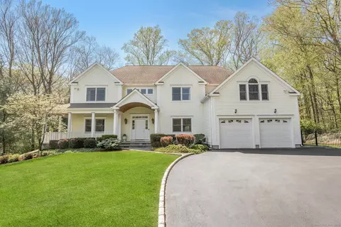 32 Hunting Ridge Rd, Stamford, CT 06903