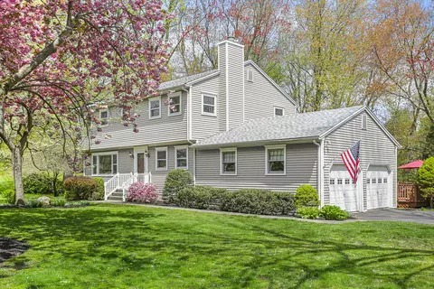 80 Lantern Rd, Stratford, CT 06614