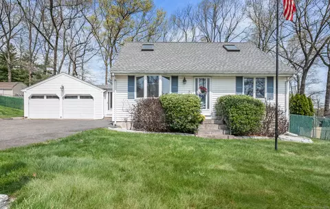 31 Florence Ln, Plainville, CT 06062