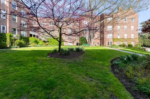 70 Strawberry Hill Ave #3-1B, Stamford, CT 06902