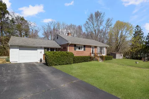 17 Champagne St, Plainfield, CT 06354